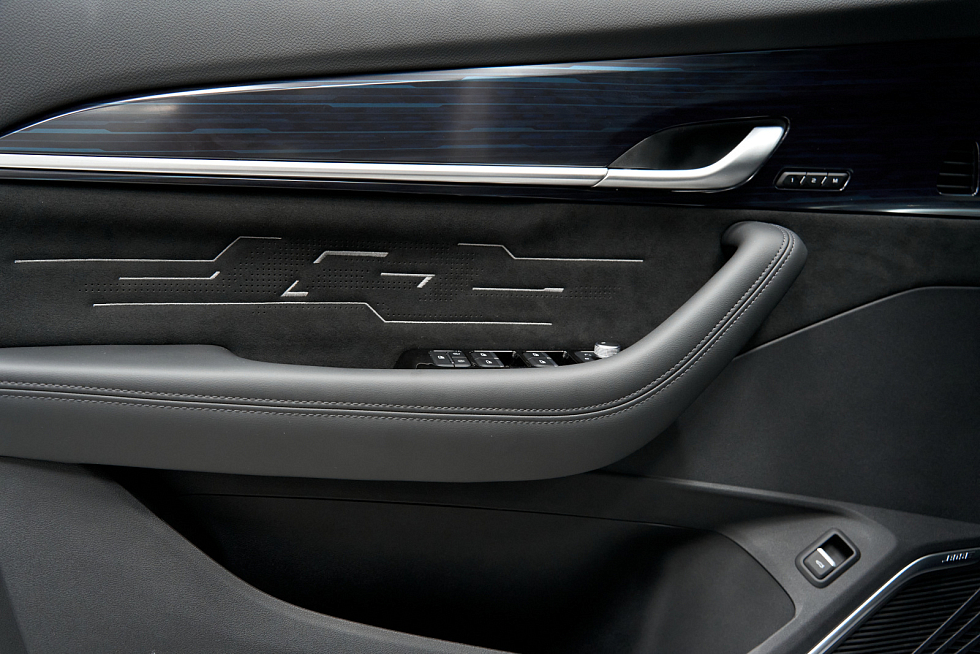 Geely Monjaro Flagship, серый