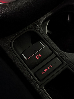 Volkswagen Tiguan Avenue, 2011 года, пробег 111000 км