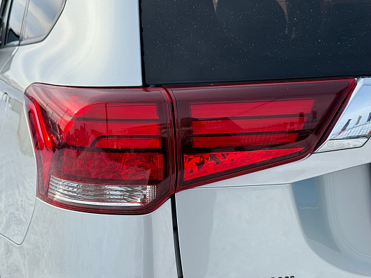 Mitsubishi Outlander Intense, 2016 года, пробег 210921 км