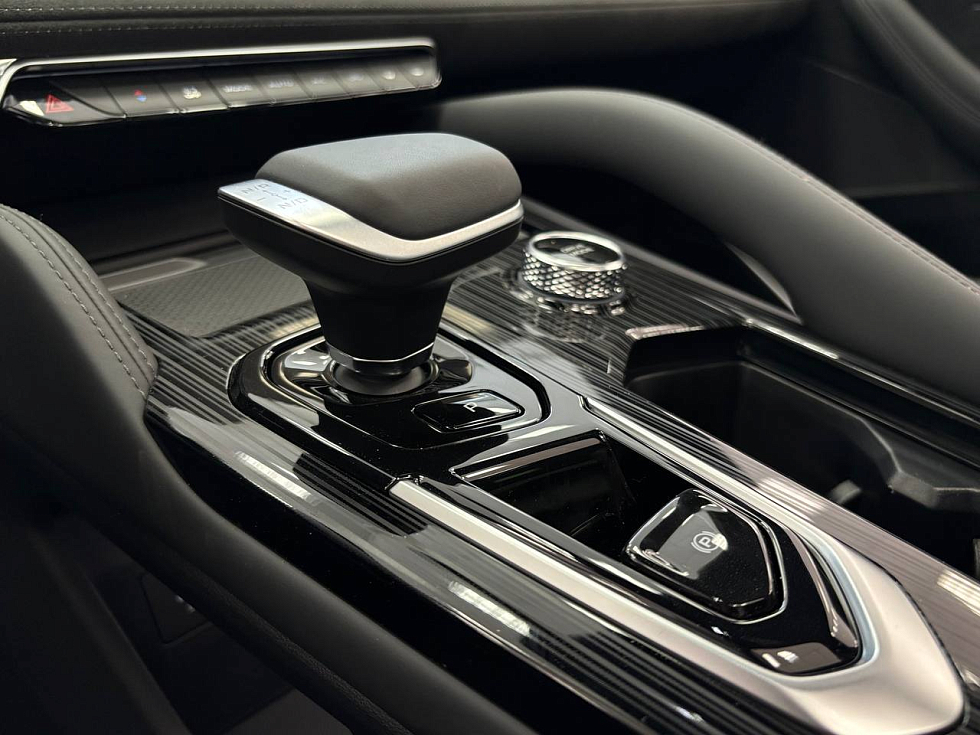 Geely Monjaro Люкс (2023-2025), серый