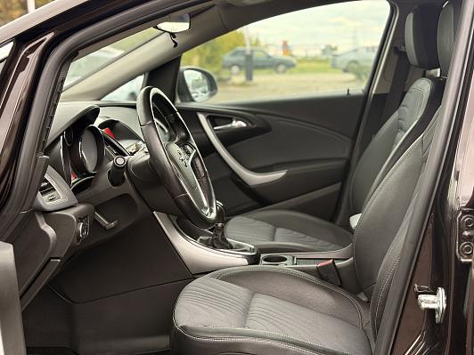 Opel Astra Cosmo, 2013 года, пробег 124500 км