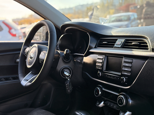 Kia Rio Luxe, 2018 года, пробег 81351 км