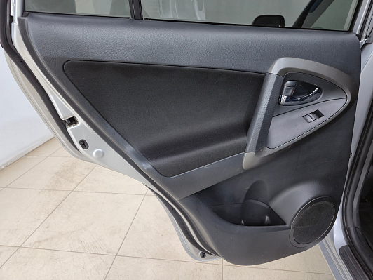 Toyota RAV4, 2011 года, пробег 137509 км
