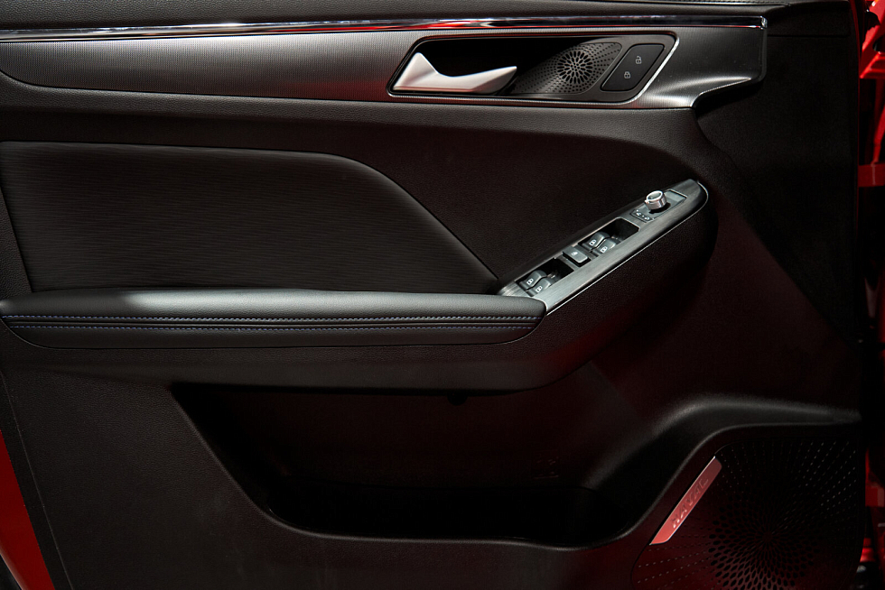 Haval Jolion Премиум, красный