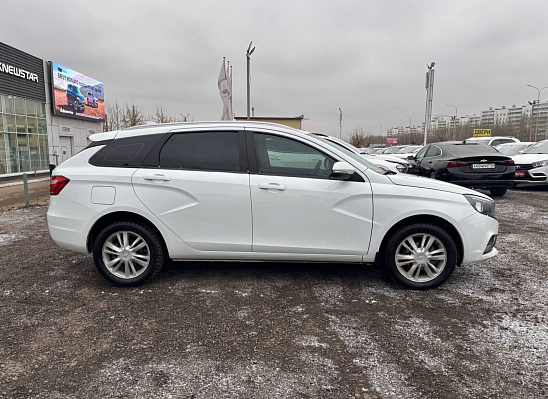 Lada (ВАЗ) Vesta Luxe Multimedia (2017-2019), 2019 года, пробег 92437 км