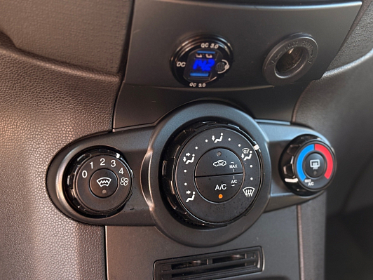 Ford Fiesta Trend, 2015 года, пробег 210128 км