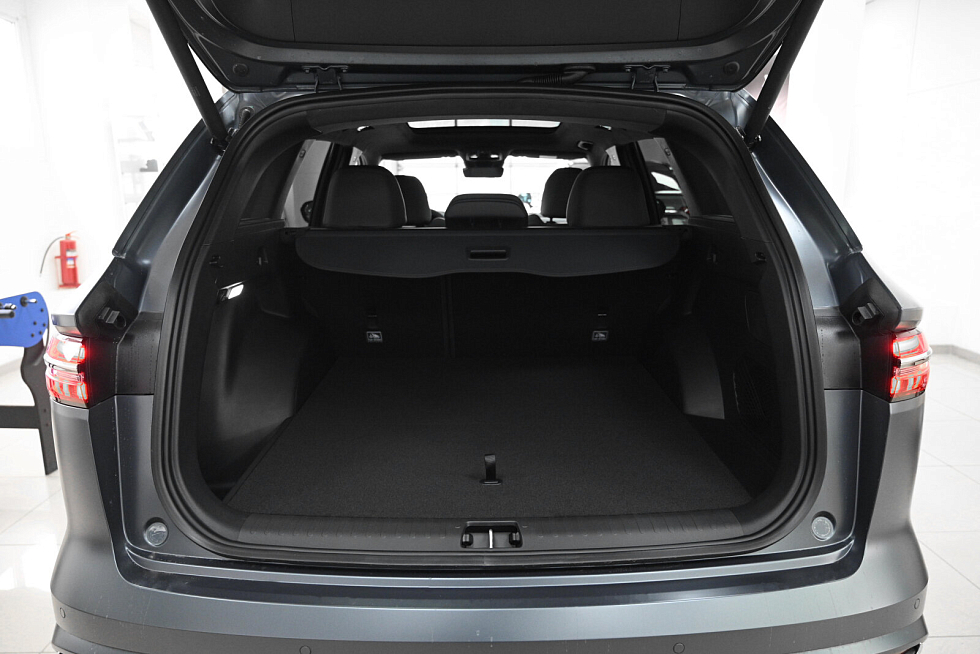 Geely Monjaro Люкс, серый