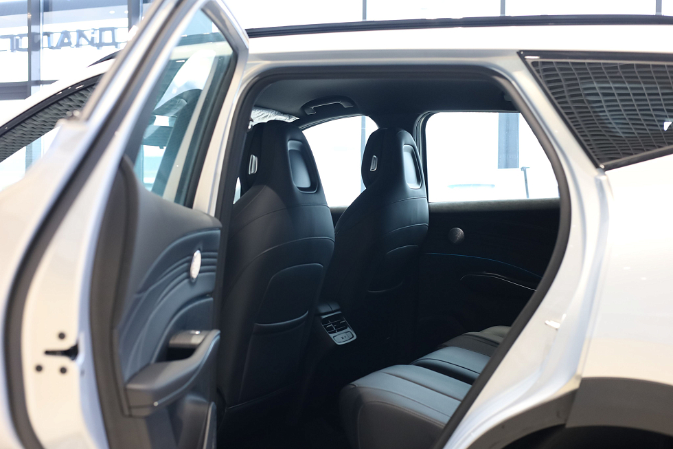 Omoda C7 Active, серебряный