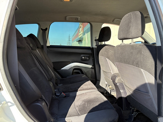 Mitsubishi Outlander Intense, 2011 года, пробег 267000 км