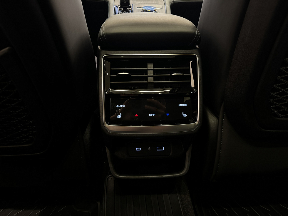 Geely Monjaro Flagship SE, черный