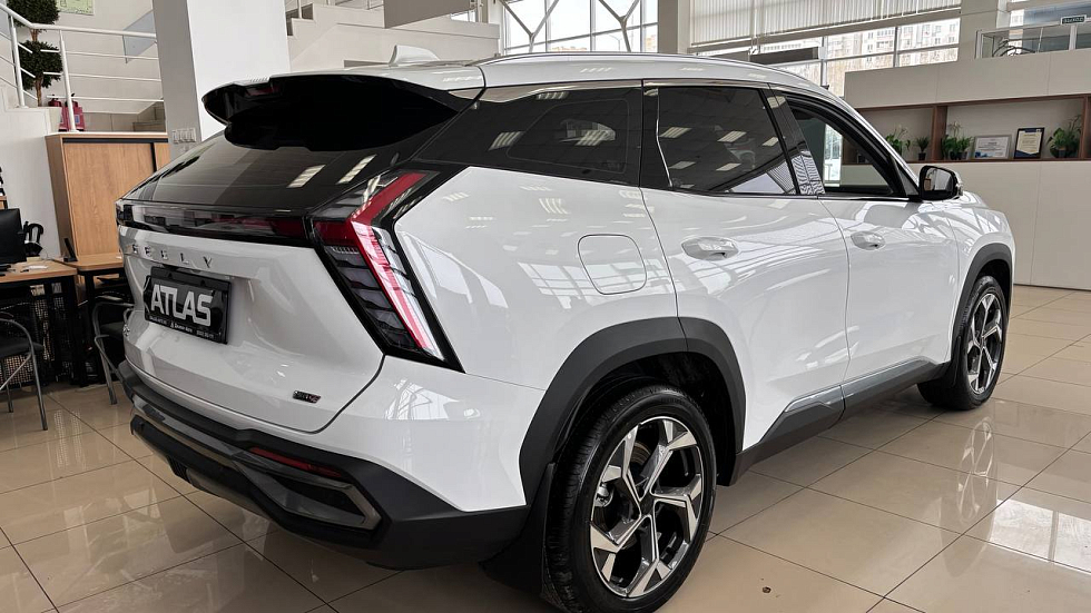 Geely Atlas Люкс, белый