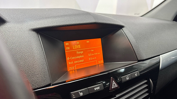 Opel Astra, 2012 года, пробег 105806 км