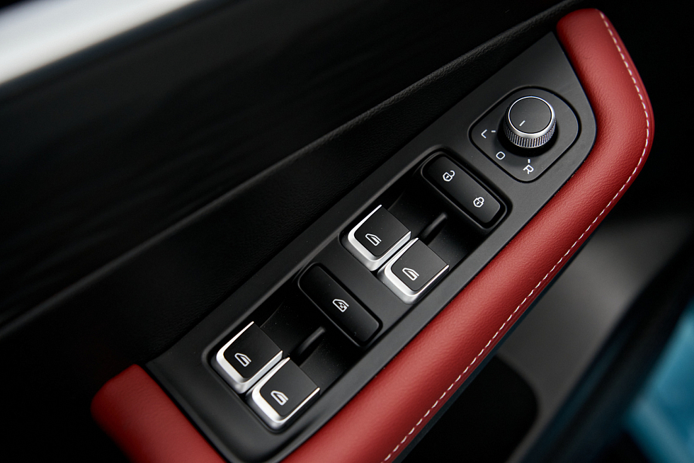 Geely Coolray Comfort, голубой