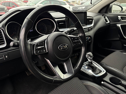 Kia Ceed Prestige, 2018 года, пробег 180268 км