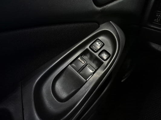 Nissan Almera, 2004 года, пробег 180000 км