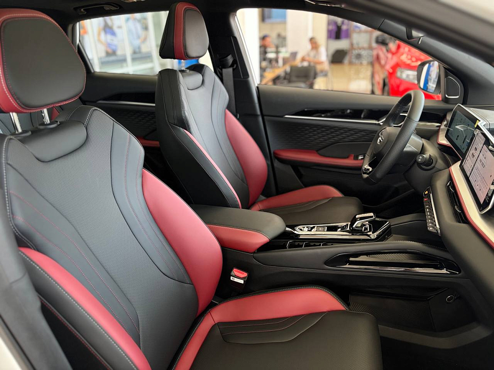 Geely Coolray Luxury, белый
