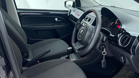 Volkswagen up!, 2013 года, пробег 127350 км