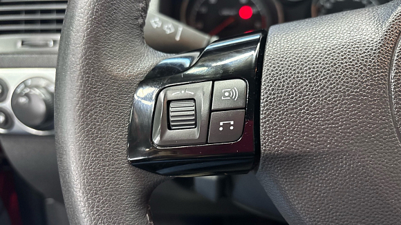 Opel Astra, 2012 года, пробег 105806 км