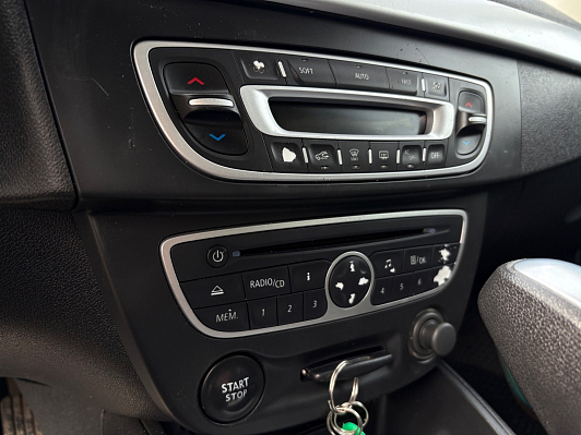 Renault Fluence Expression, 2011 года, пробег 180810 км