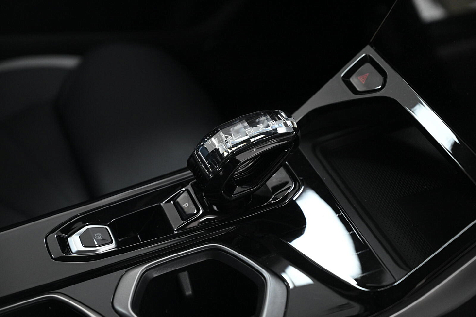 Geely Atlas , зеленый