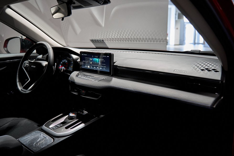 Haval Jolion Оптимум, красный