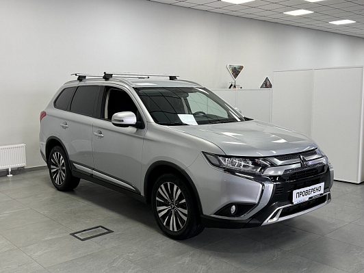 Mitsubishi Outlander Instyle, 2018 года, пробег 102000 км