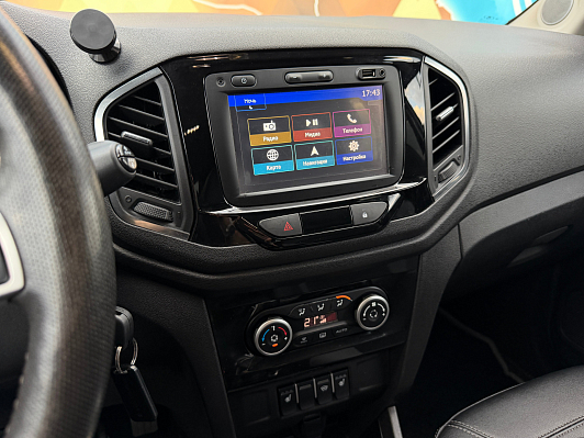 Lada (ВАЗ) XRAY Luxe Prestige (2018-2021), 2019 года, пробег 148000 км