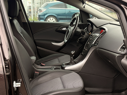 Opel Astra Cosmo, 2013 года, пробег 124500 км