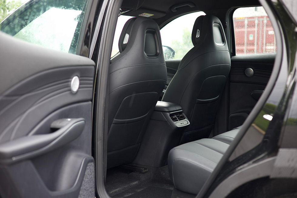 Omoda C7 Active, черный