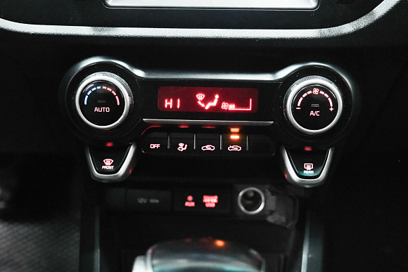 Kia Rio Luxe RED Line, 2018 года, пробег 154000 км