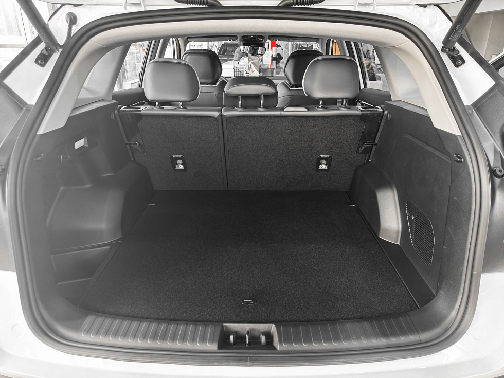 Geely Atlas Luxury, белый