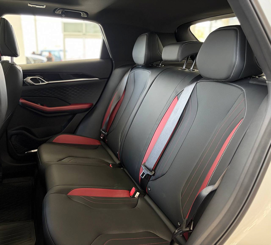 Geely Coolray Luxury, белый
