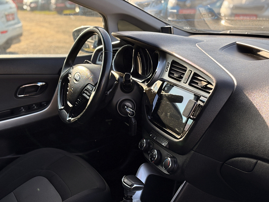 Kia Ceed Prestige, 2015 года, пробег 165000 км