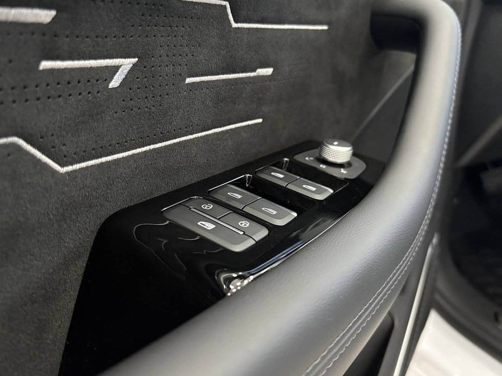 Geely Monjaro Flagship, белый