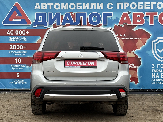 Mitsubishi Outlander Intense, 2016 года, пробег 208676 км