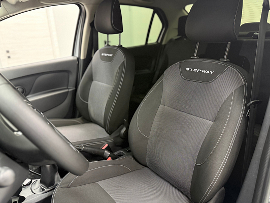 Renault Logan Stepway Life, 2020 года, пробег 99000 км