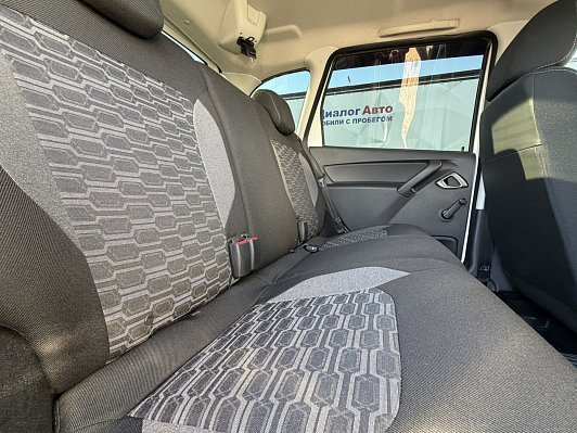 Mitsubishi Outlander Intense, 2014 года, пробег 117700 км