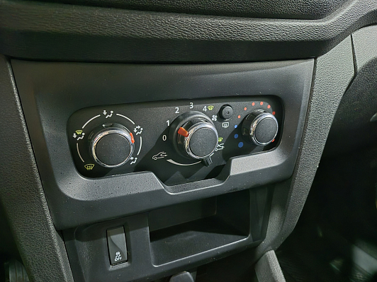 Lada (ВАЗ) XRAY Optima Air conditioner (2018), 2017 года, пробег 147531 км