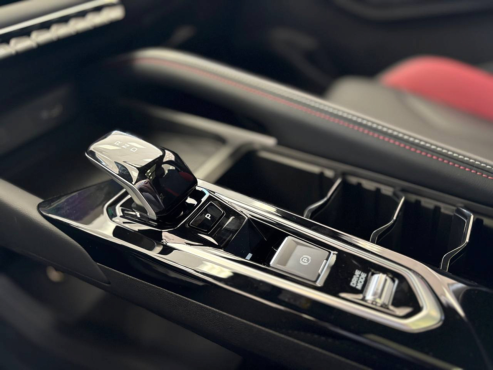 Geely Coolray Luxury, белый