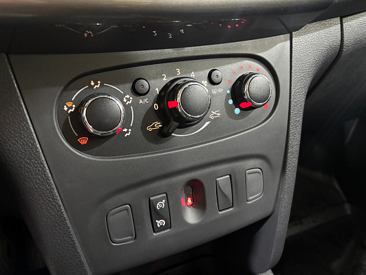 Renault Sandero Stepway Life, 2019 года, пробег 30176 км