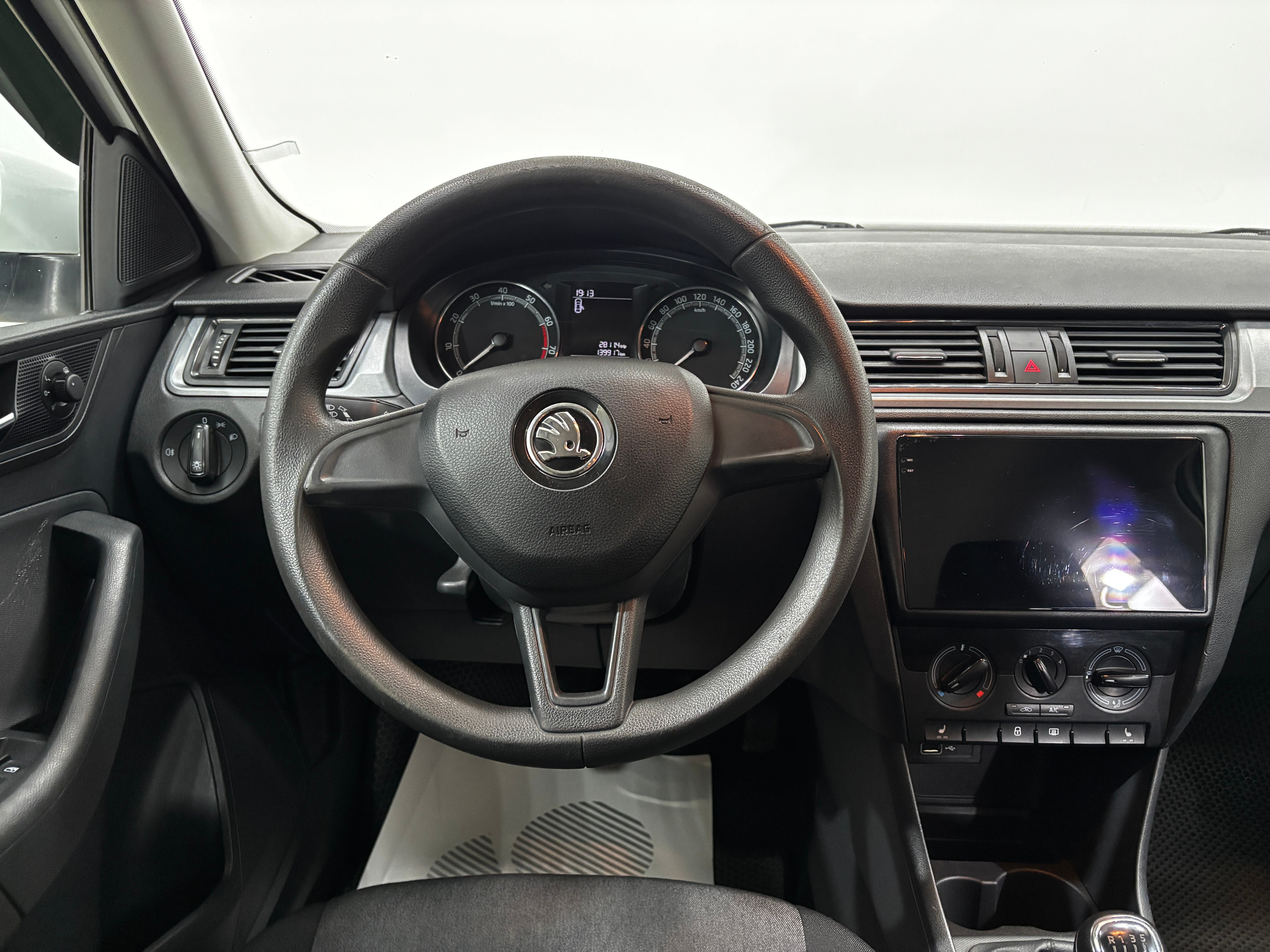 Skoda Rapid Hockey Edition Active, 2018 года, пробег 140000 км