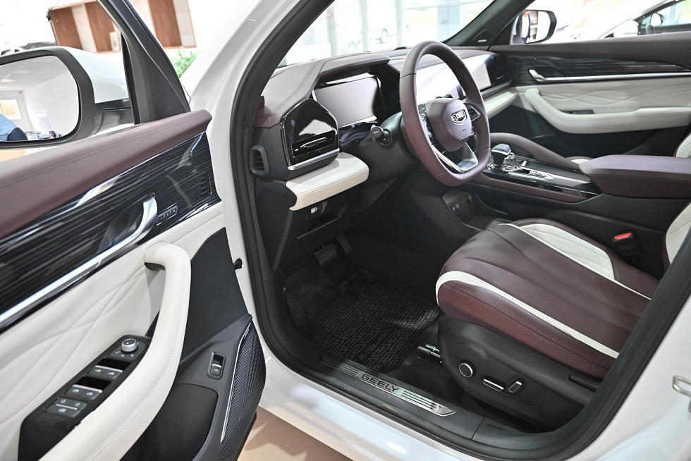 Geely Monjaro Flagship (2023-2025), белый