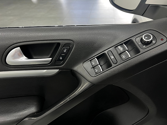 Volkswagen Tiguan Avenue, 2012 года, пробег 305872 км
