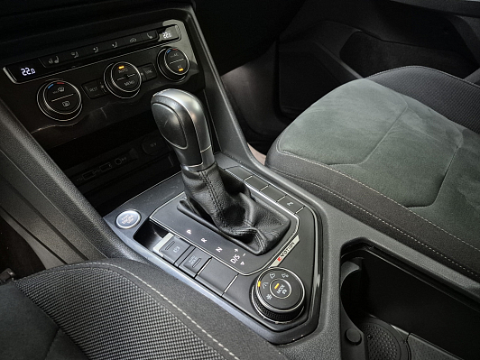 Volkswagen Tiguan Highline, 2018 года, пробег 124500 км