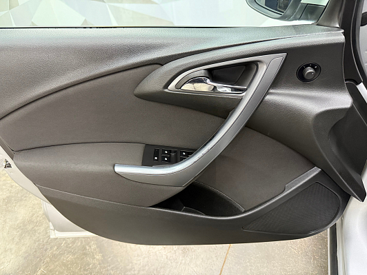 Opel Astra Cosmo, 2013 года, пробег 220132 км