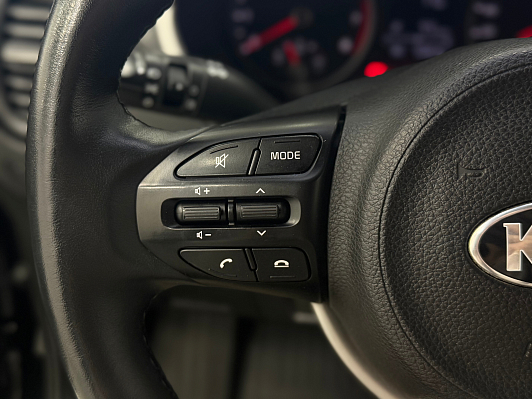 Kia Rio Luxe, 2021 года, пробег 102800 км