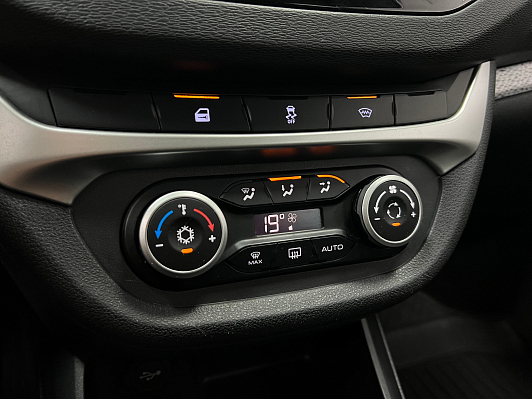 Lada (ВАЗ) Vesta Luxe Multimedia (2017-2019), 2019 года, пробег 76000 км