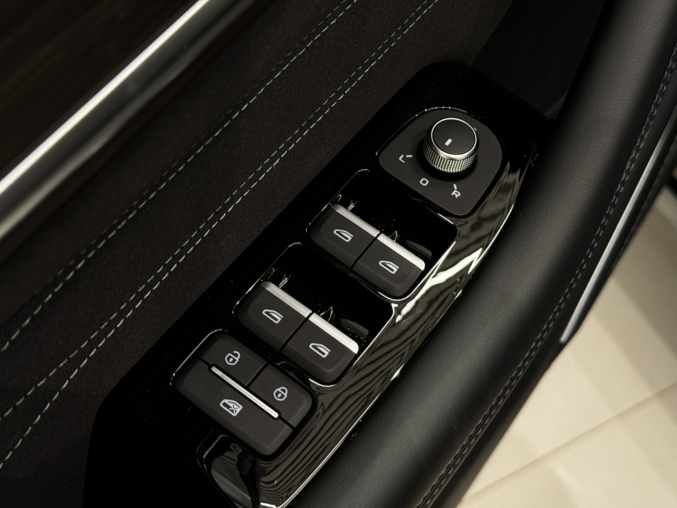 Geely Monjaro Flagship (2023-2025), черный