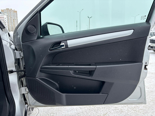 Opel Astra, 2010 года, пробег 194006 км