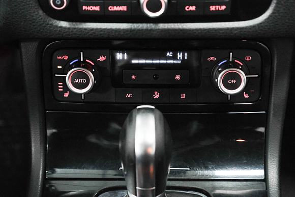 Volkswagen Touareg, 2011 года, пробег 261000 км